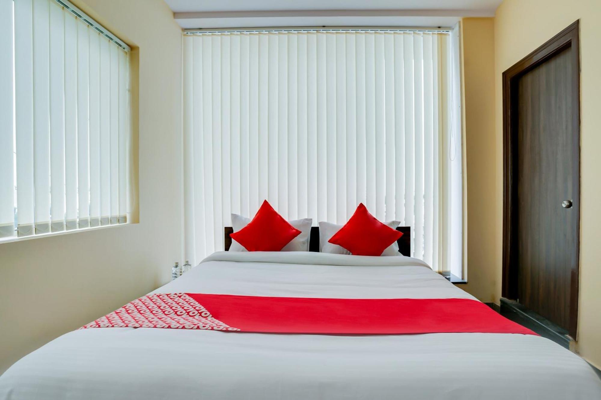 โอโย 28124 อเลขยา เรซิเดนซี Hotel Sururnagar ภายนอก รูปภาพ