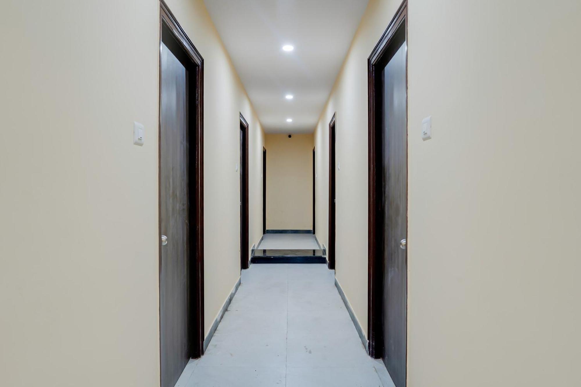 โอโย 28124 อเลขยา เรซิเดนซี Hotel Sururnagar ภายนอก รูปภาพ