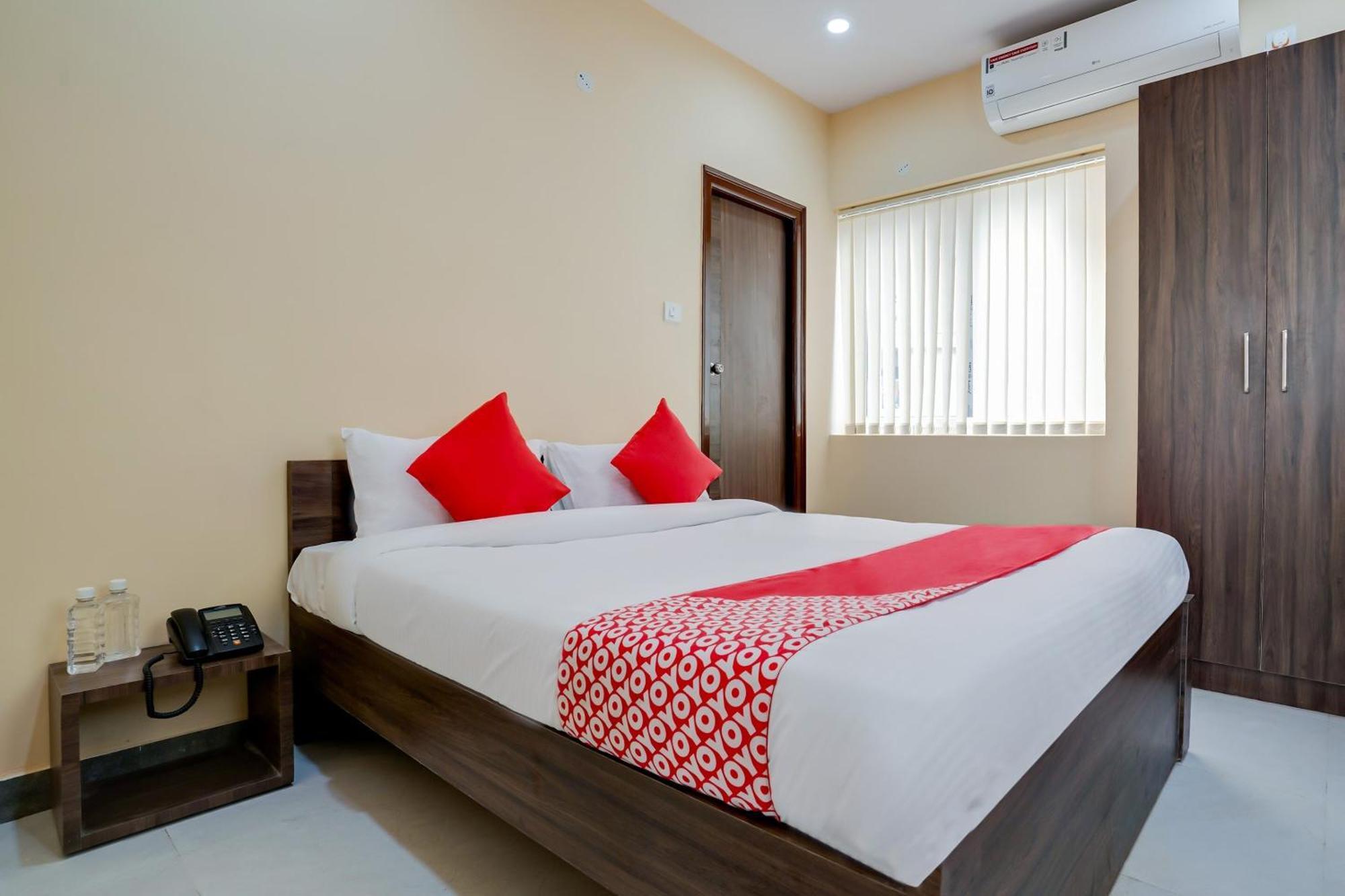 โอโย 28124 อเลขยา เรซิเดนซี Hotel Sururnagar ภายนอก รูปภาพ