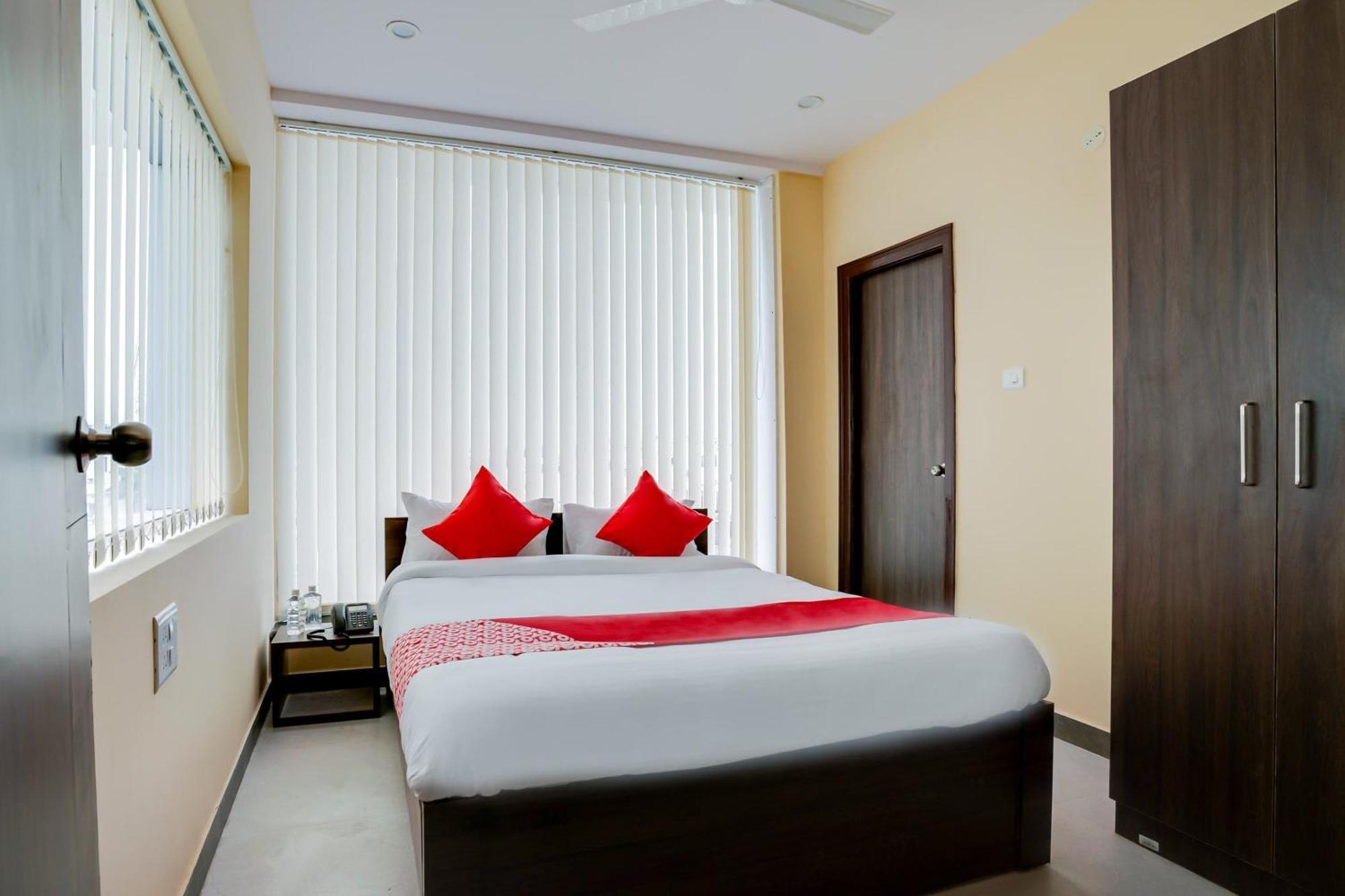 โอโย 28124 อเลขยา เรซิเดนซี Hotel Sururnagar ภายนอก รูปภาพ