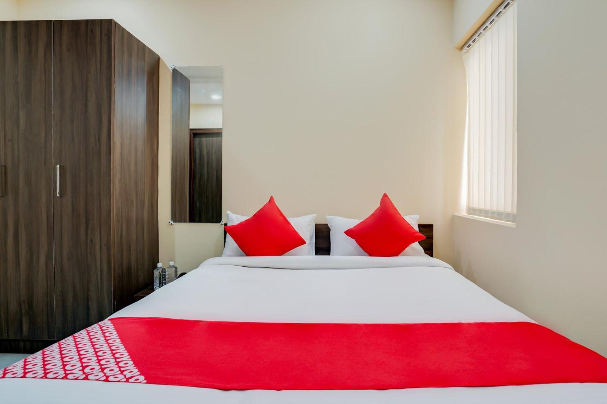 โอโย 28124 อเลขยา เรซิเดนซี Hotel Sururnagar ภายนอก รูปภาพ