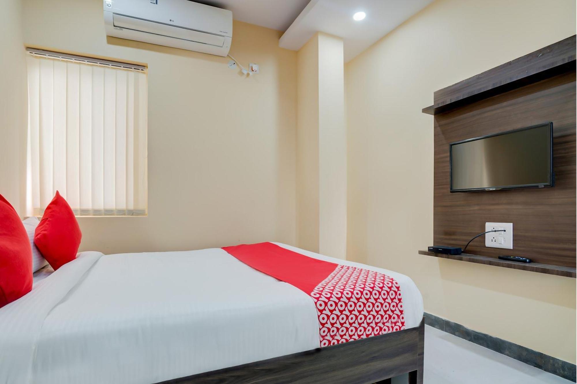 โอโย 28124 อเลขยา เรซิเดนซี Hotel Sururnagar ภายนอก รูปภาพ