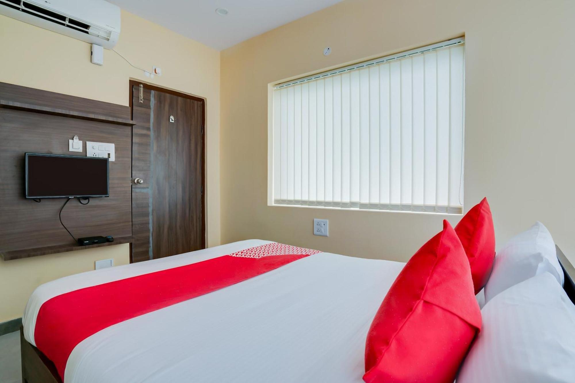 โอโย 28124 อเลขยา เรซิเดนซี Hotel Sururnagar ภายนอก รูปภาพ