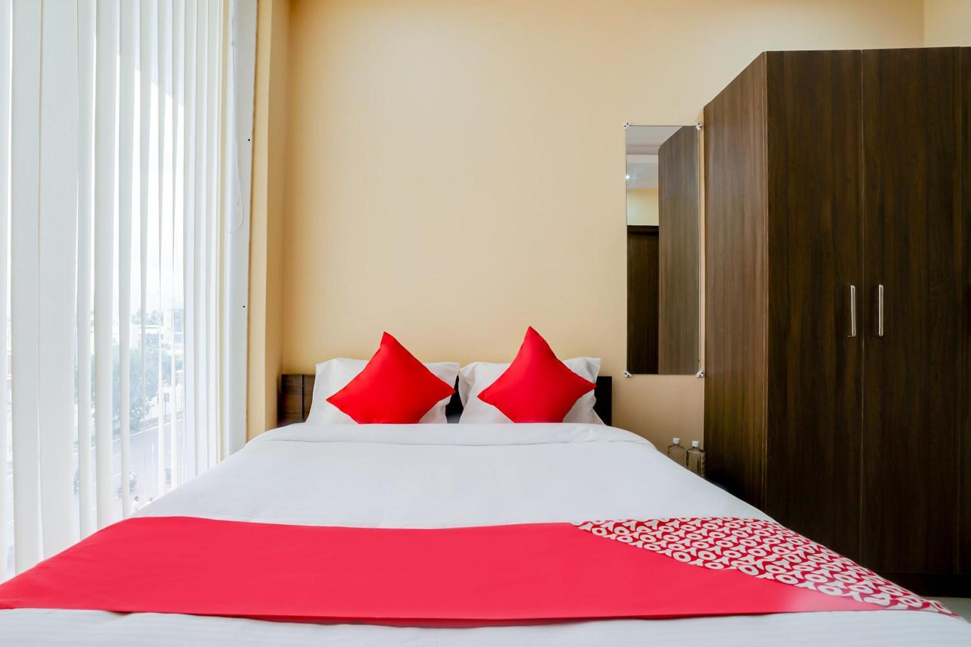 โอโย 28124 อเลขยา เรซิเดนซี Hotel Sururnagar ภายนอก รูปภาพ