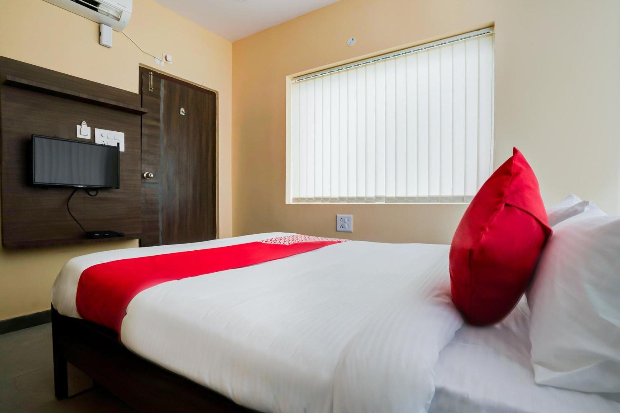 โอโย 28124 อเลขยา เรซิเดนซี Hotel Sururnagar ภายนอก รูปภาพ