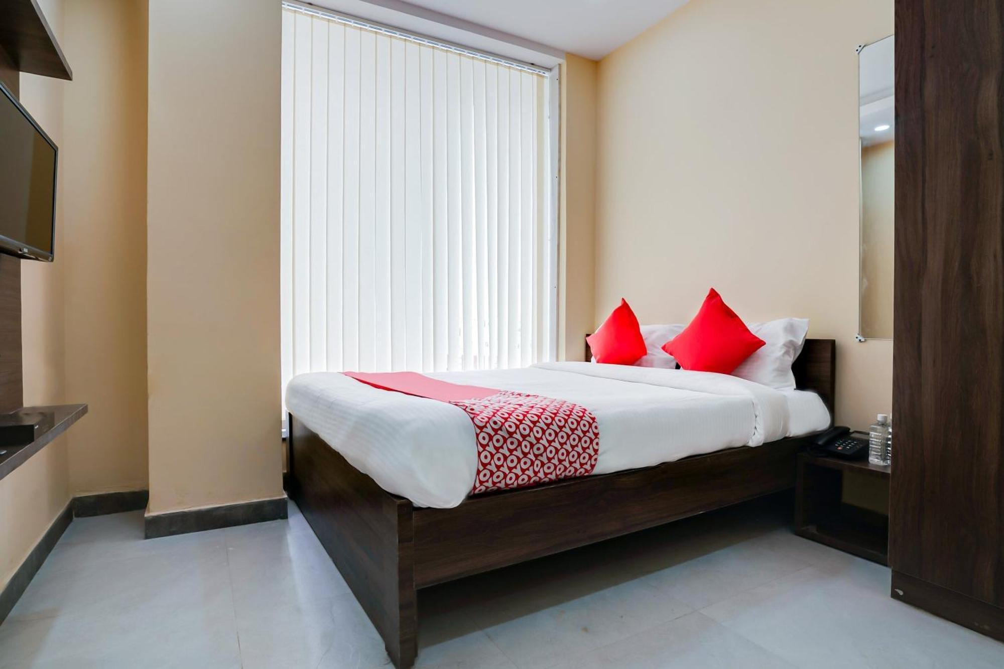 โอโย 28124 อเลขยา เรซิเดนซี Hotel Sururnagar ภายนอก รูปภาพ