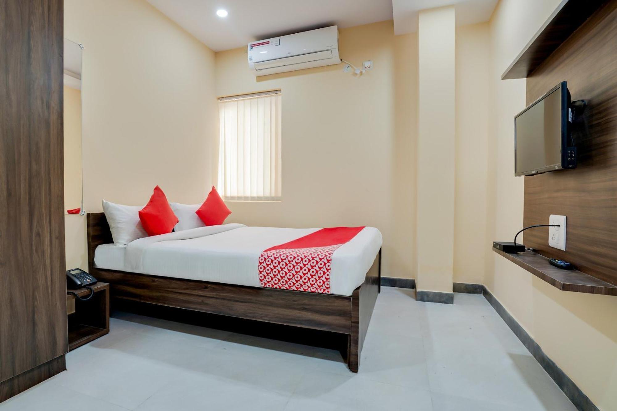 โอโย 28124 อเลขยา เรซิเดนซี Hotel Sururnagar ภายนอก รูปภาพ
