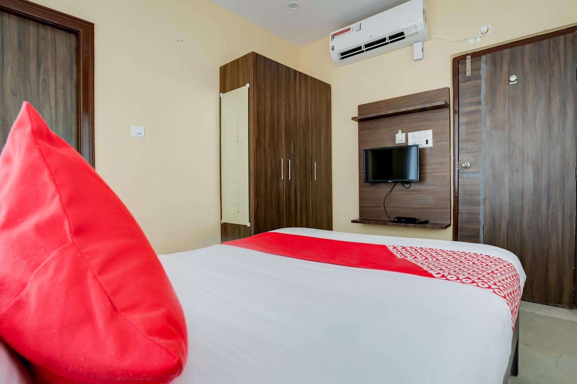 โอโย 28124 อเลขยา เรซิเดนซี Hotel Sururnagar ภายนอก รูปภาพ