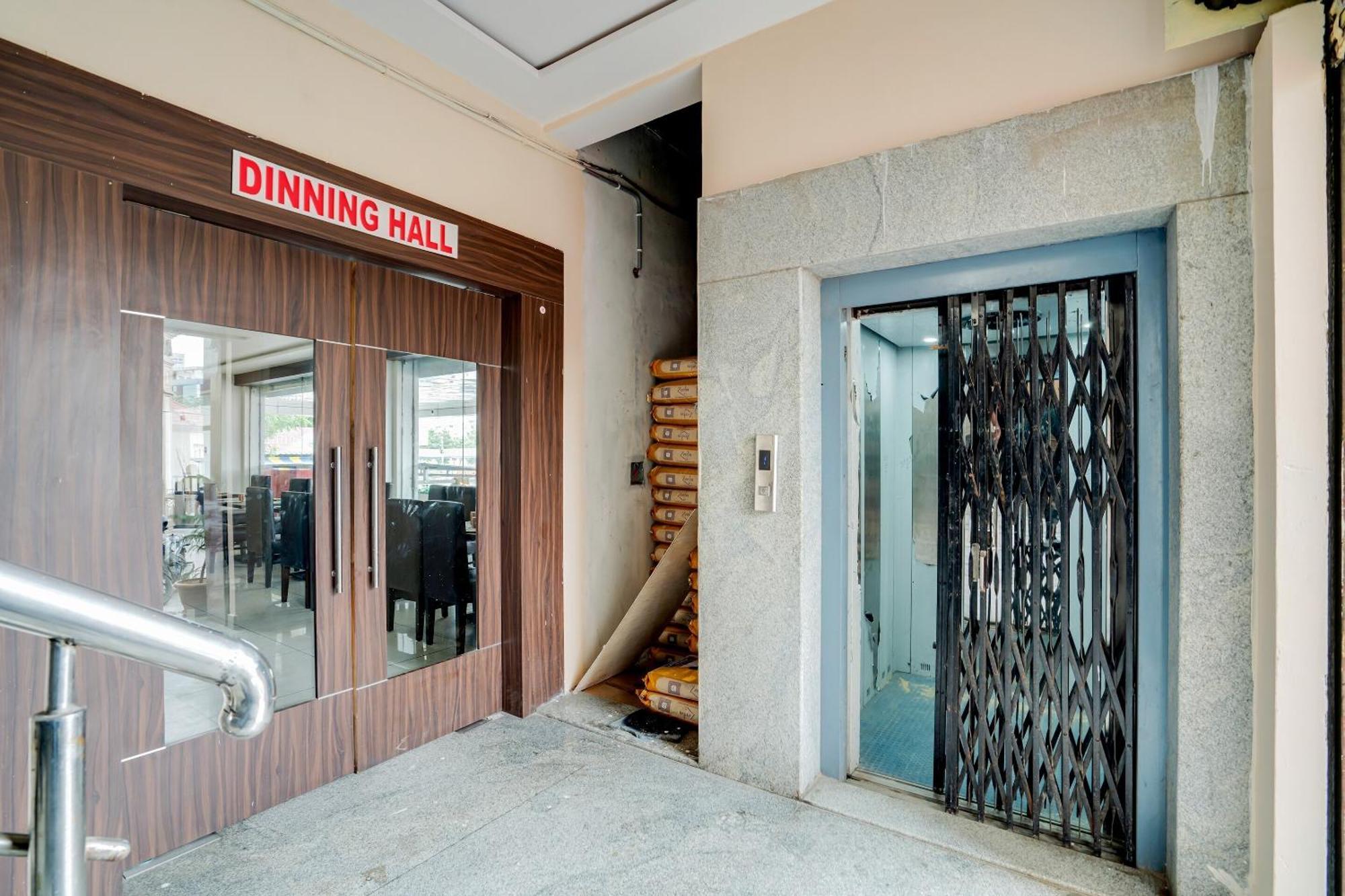 โอโย 28124 อเลขยา เรซิเดนซี Hotel Sururnagar ภายนอก รูปภาพ