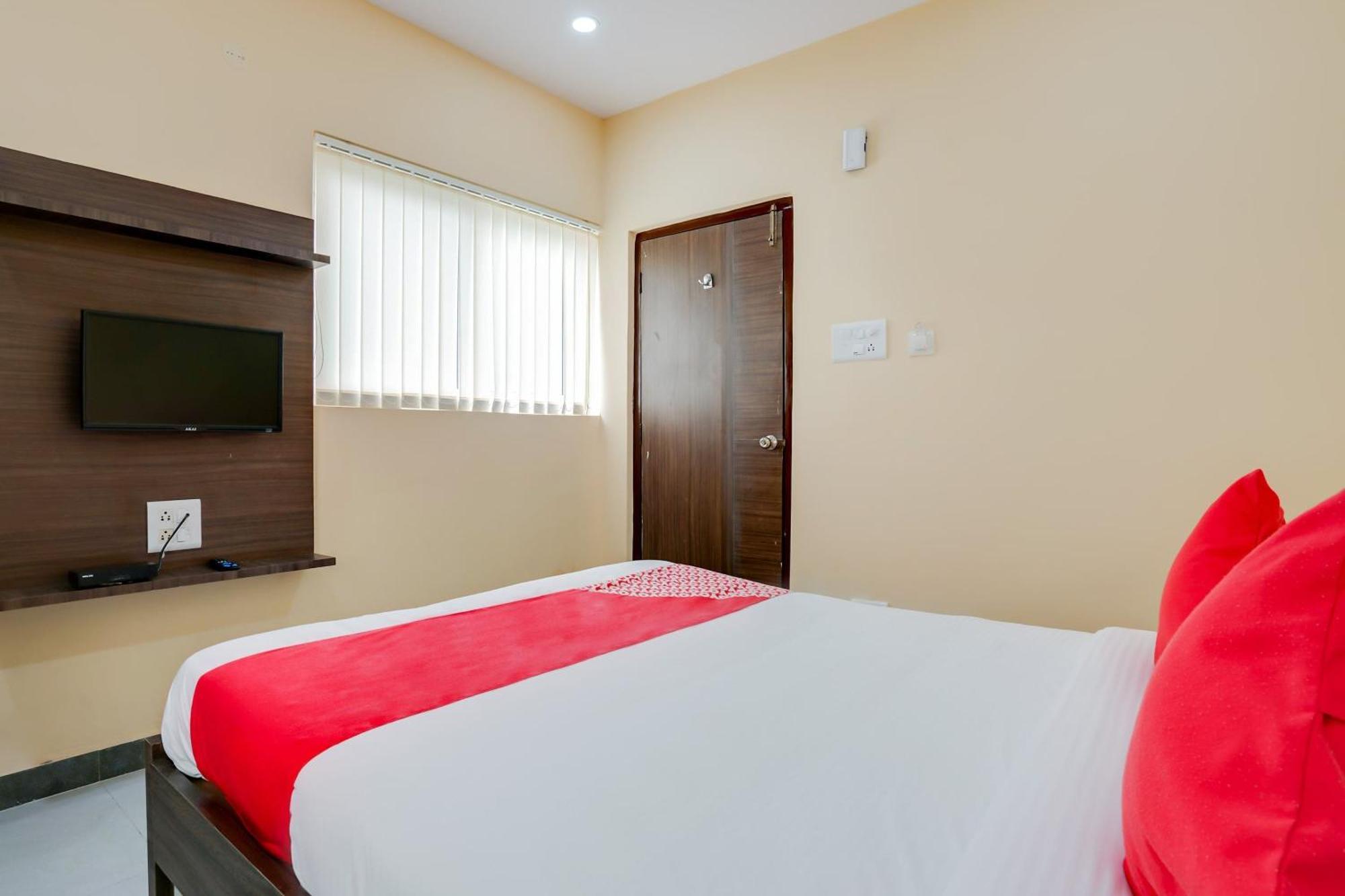 โอโย 28124 อเลขยา เรซิเดนซี Hotel Sururnagar ภายนอก รูปภาพ