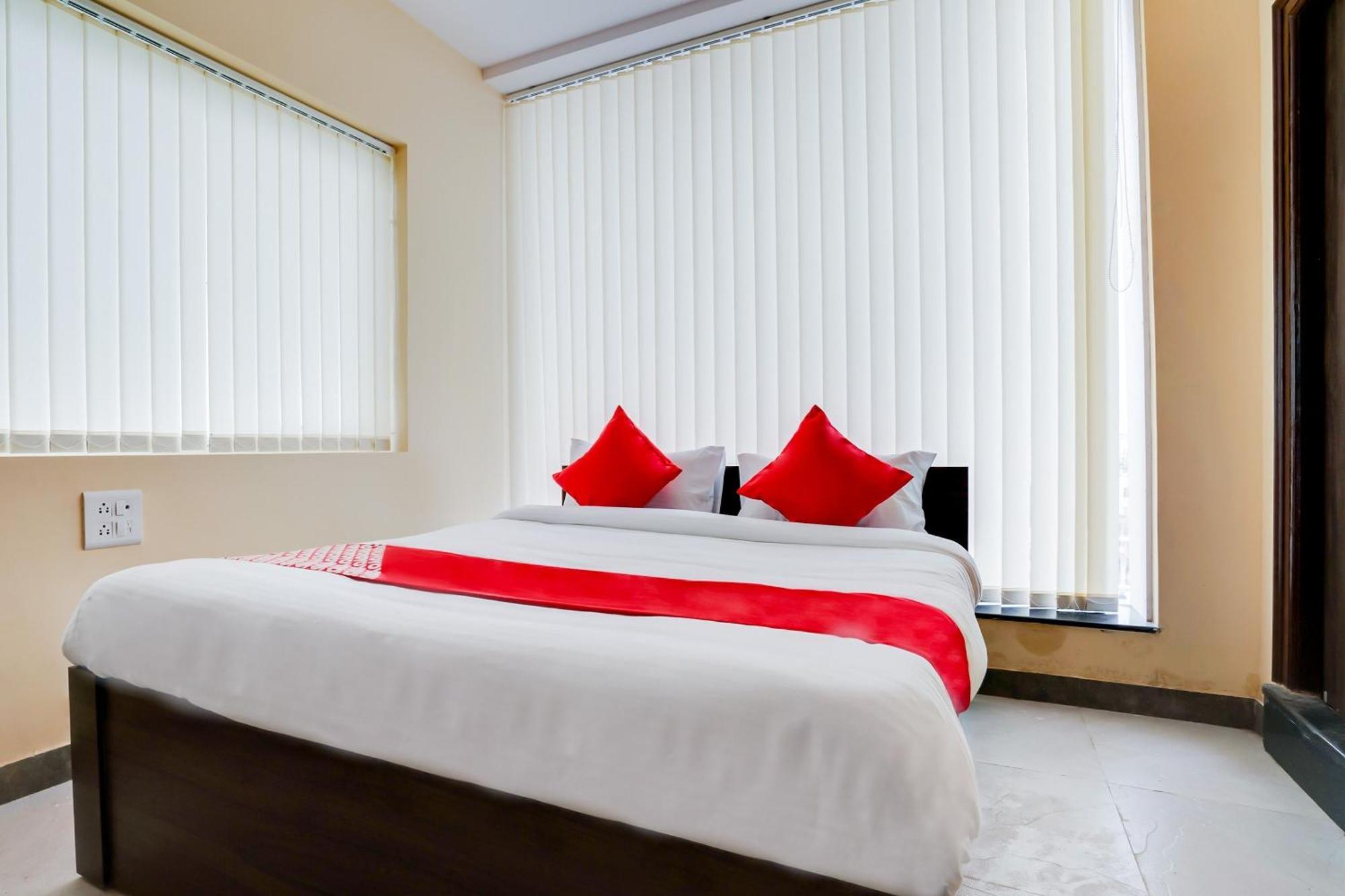 โอโย 28124 อเลขยา เรซิเดนซี Hotel Sururnagar ภายนอก รูปภาพ