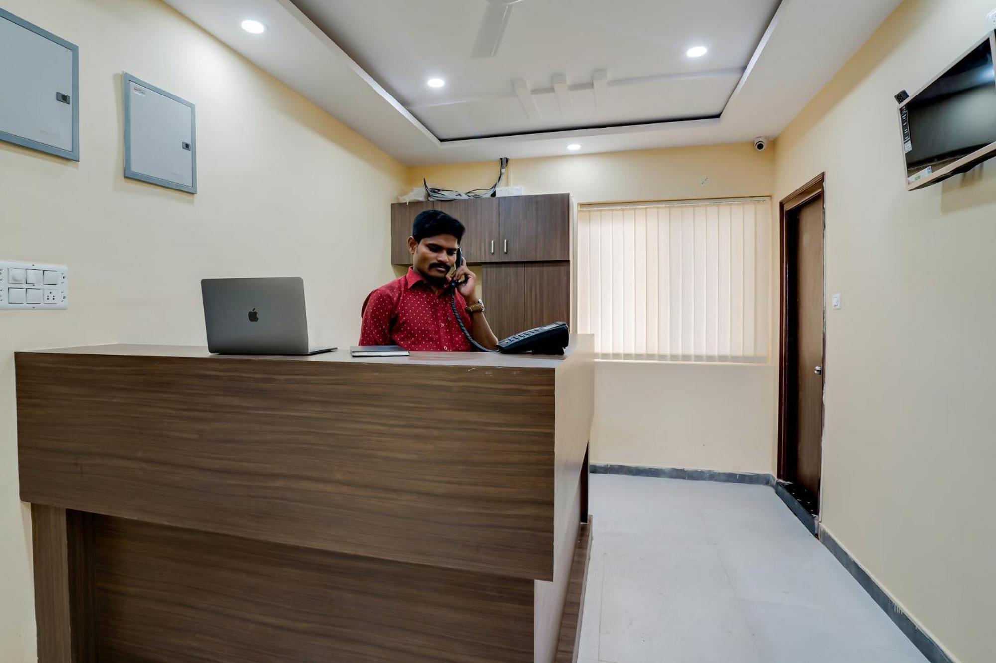 โอโย 28124 อเลขยา เรซิเดนซี Hotel Sururnagar ภายนอก รูปภาพ